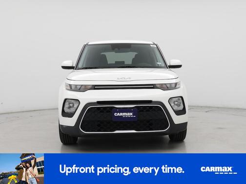 White 2022 Kia Soul LX