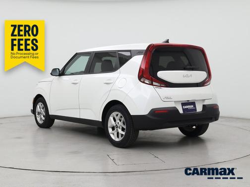 White 2022 Kia Soul LX