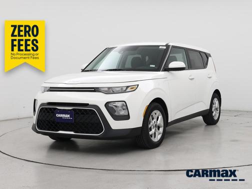 White 2022 Kia Soul LX