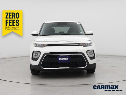 White 2022 Kia Soul LX