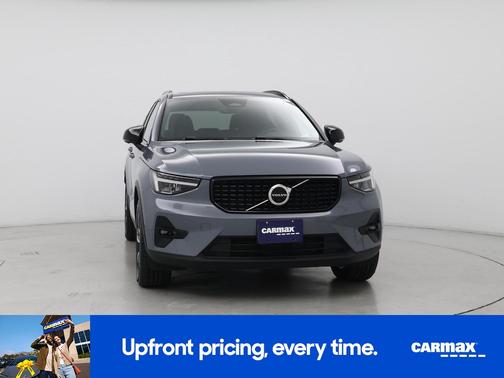 2023 Volvo XC40 B5 Plus Dark Theme
