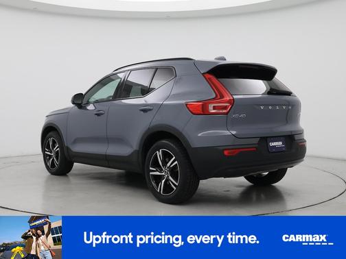 2023 Volvo XC40 B5 Plus Dark Theme