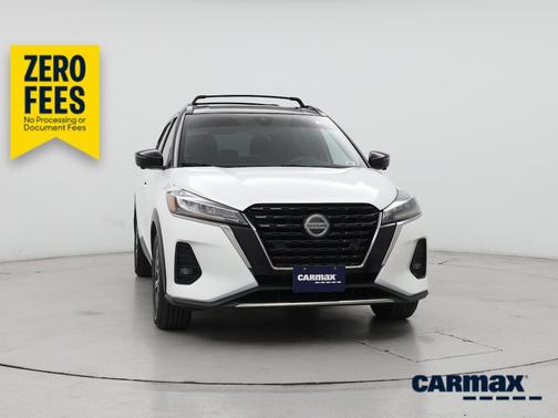 White 2021 Nissan Kicks SR