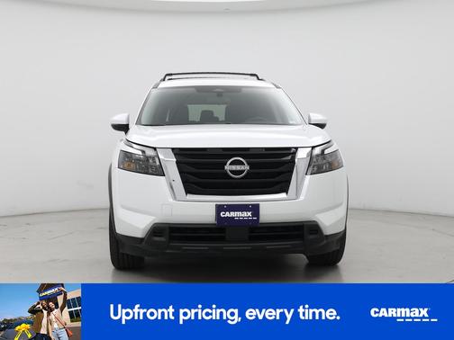 White 2025 Nissan Pathfinder SV