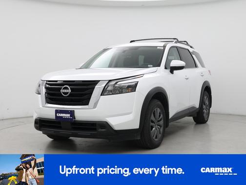 White 2025 Nissan Pathfinder SV