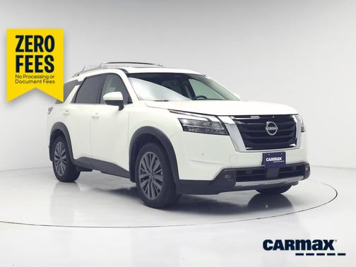 White 2023 Nissan Pathfinder SL