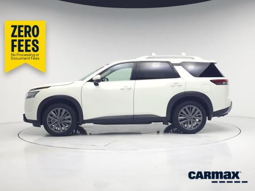 White 2023 Nissan Pathfinder SL