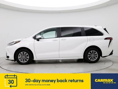Photo 3 of 27 of 2022 Toyota Sienna LE