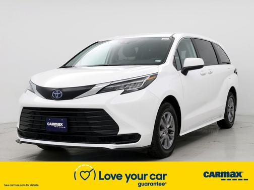 Photo 4 of 27 of 2022 Toyota Sienna LE
