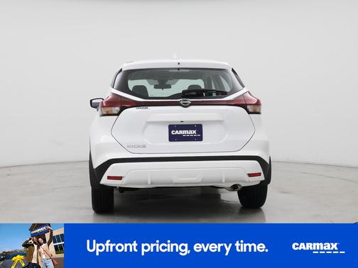 White 2025 Nissan Kicks Play S