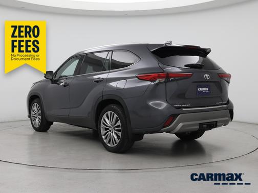 Gray 2023 Toyota Highlander Platinum