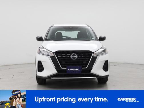 White 2025 Nissan Kicks Play S