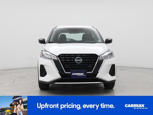 White 2025 Nissan Kicks Play S