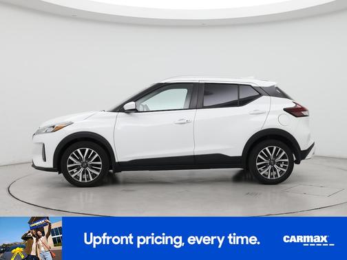 White 2023 Nissan Kicks SV