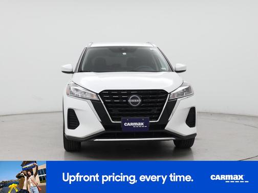 White 2023 Nissan Kicks SV