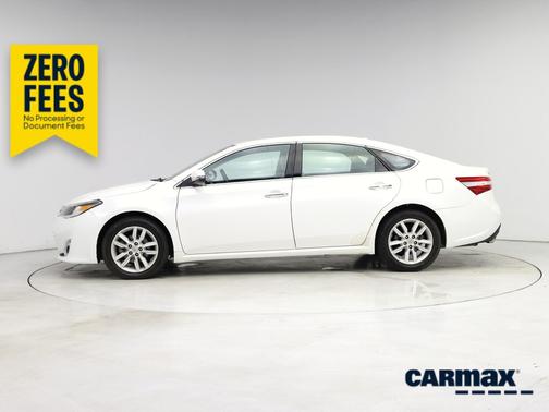 White 2015 Toyota Avalon XLE