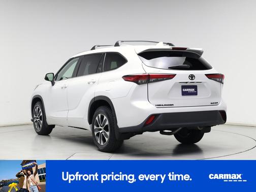 Pearl 2022 Toyota Highlander XLE