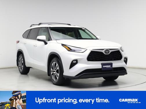 Pearl 2022 Toyota Highlander XLE