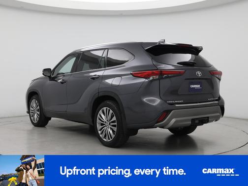 Gray 2023 Toyota Highlander Platinum