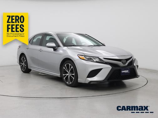 Silver 2018 Toyota Camry SE