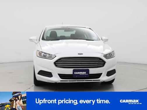 White 2015 Ford Fusion SE