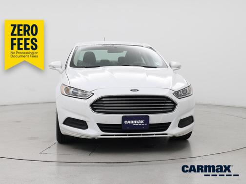 White 2015 Ford Fusion SE