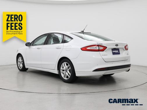 White 2015 Ford Fusion SE
