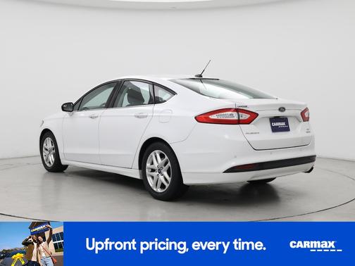 White 2015 Ford Fusion SE