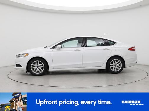 White 2015 Ford Fusion SE