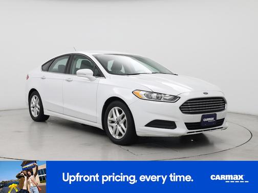 White 2015 Ford Fusion SE