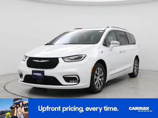 White 2024 Chrysler Pacifica Hybrid Pinnacle