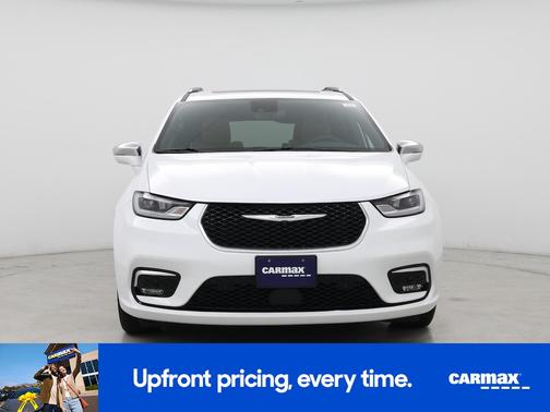 White 2024 Chrysler Pacifica Hybrid Pinnacle