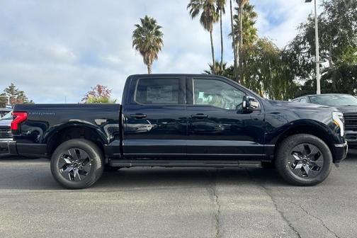 2025 Ford F-150 Lightning LARIAT