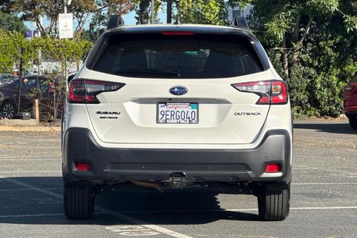 Crystal White Pearl 2023 Subaru Outback Onyx Edition