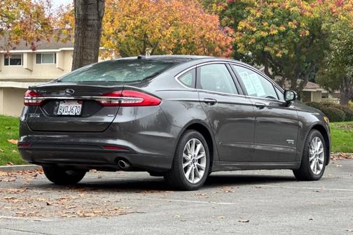 2018 Ford Fusion Energi SE Luxury