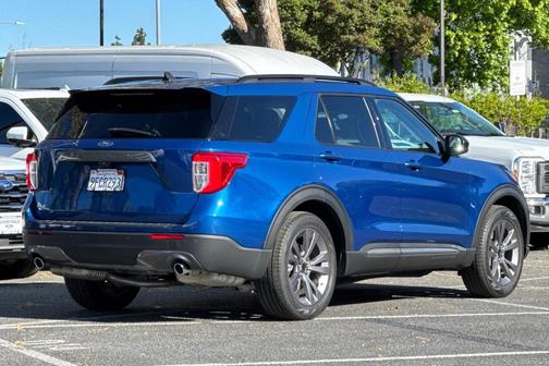 Atlas Blue Metallic 2022 Ford Explorer XLT