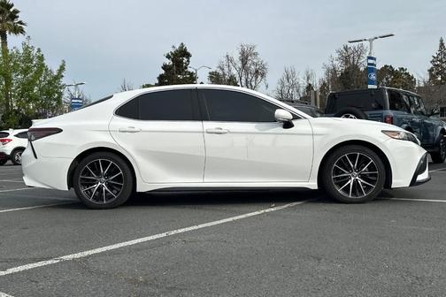 2022 Toyota Camry SE