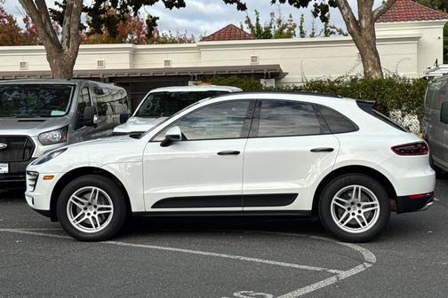 2018 Porsche Macan Base