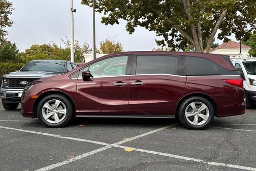 Burgundy 2018 Honda Odyssey EX-L