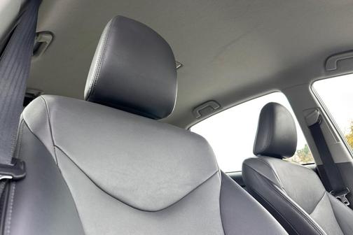 2013 Toyota Prius v Five
