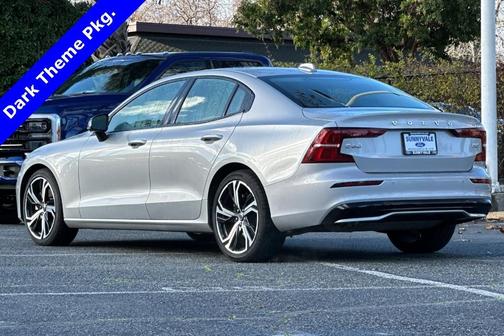 2024 Volvo S60 B5 Core Dark Theme