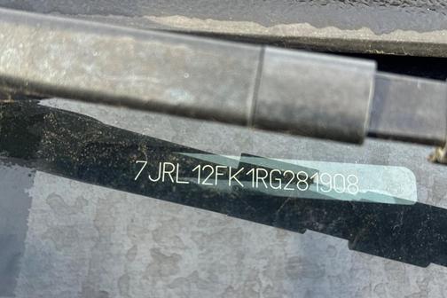 2024 Volvo S60 B5 Core Dark Theme