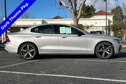 2024 Volvo S60 B5 Core Dark Theme