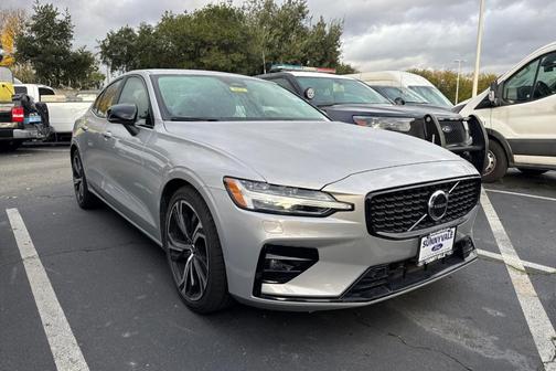 2024 Volvo S60 B5 Core Dark Theme