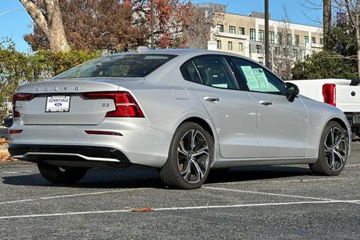 2024 Volvo S60 B5 Core Dark Theme