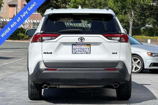 2022 Toyota RAV4 XLE