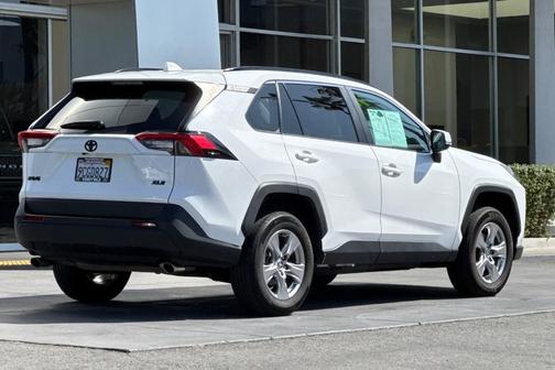 2022 Toyota RAV4 XLE