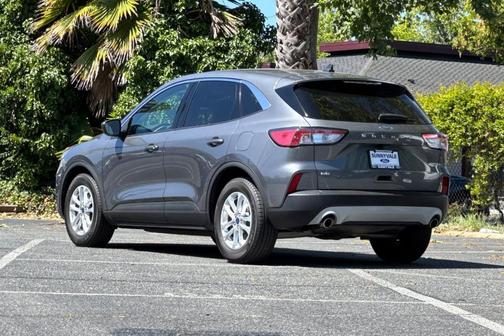 Gray Metallic 2022 Ford Escape SE