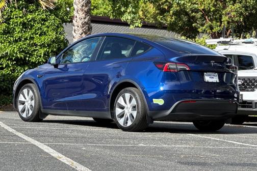 Deep Blue Metallic 2023 Tesla Model Y Long Range