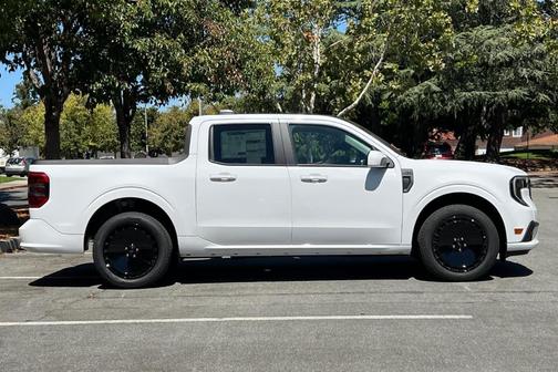 2025 Ford Maverick Lobo Standard